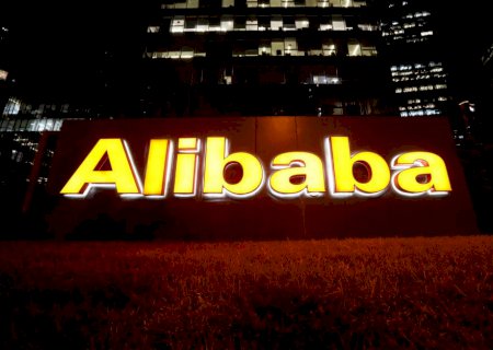 Alibaba anuncia listagem primária de ações em Hong Kong e papéis sobem 5%