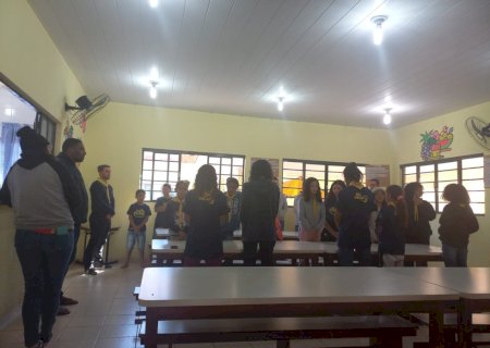 Clube de Desbravadores El Shadday realiza acampadentro