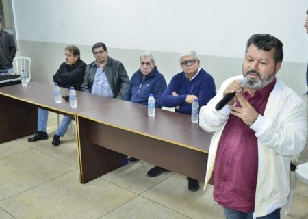 Carlos Bernardo participa de reunião com engenheiros e arquitetos