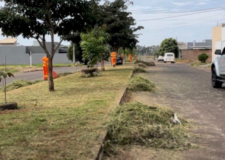 Equipe de zeladoria pública da Semusp intensifica limpeza urbana em Nova Andradina