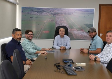 Empreendedores visitam gabinete municipal para discutir possível abertura de parque aquático em Nova Andradina