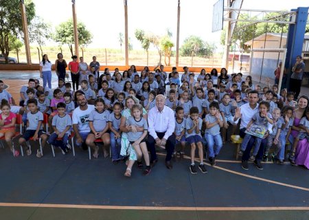 Governo de Nova Andradina inicia distribuição de kits escolares