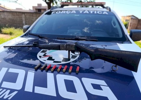 Polícia Militar apreende espingarda e munições em área rural