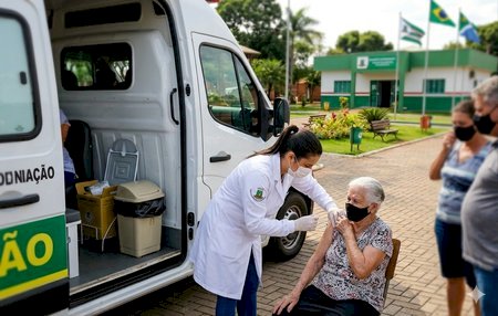 Nova Andradina inicia nova etapa de vacinação com atendimento itinerante do Vacimóvel