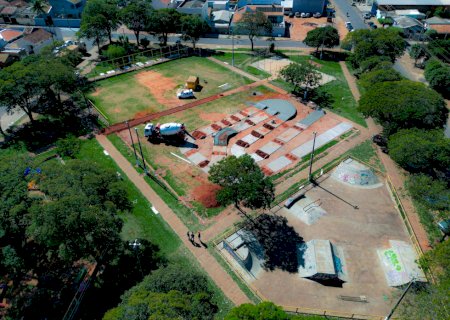 Praça da Fogueira passa por revitalização para ampliar espaço de lazer